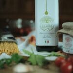 Bazylikata: nieoczywisty region Włoch i jego domowe smaki Oliwa z oliwek z Kalabrii i włoski makaron z świeżymi składnikami
