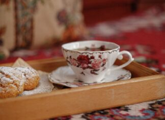 Amaretti morbidi: miękkie włoskie ciasteczka migdałowe bez mąki Amaretti morbidi: miękkie włoskie ciasteczka migdałowe bez mąki